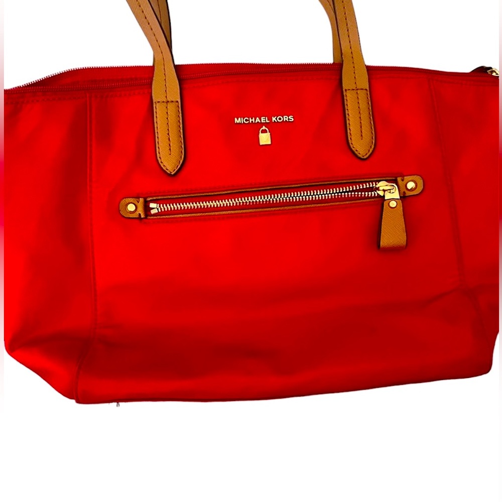 💥Price drop! ⬇️💥Lg Michael Kors Red Vinyl Tote Bag in great loved condition.